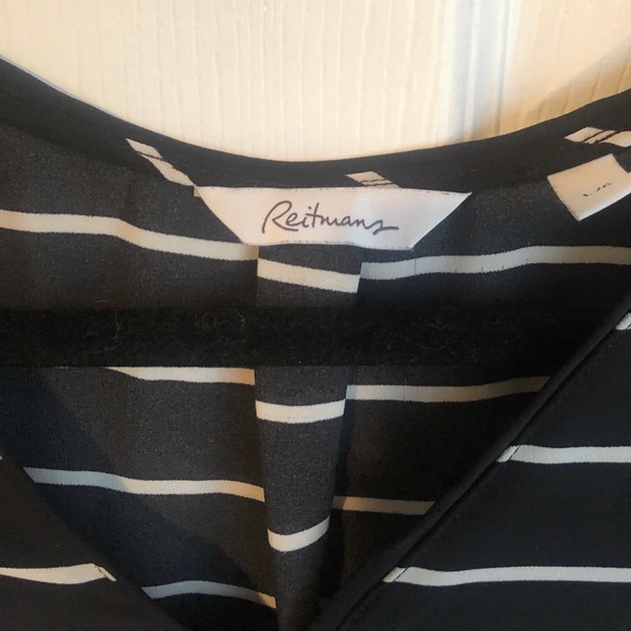 Flowy Striped V-neck Blouse - Picture 3 of 3